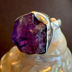 Rough amethyst ring
